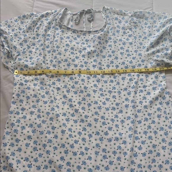 LOFT Blue and Teal Floral Short Sleeve Blouse - Picture 6 of 7